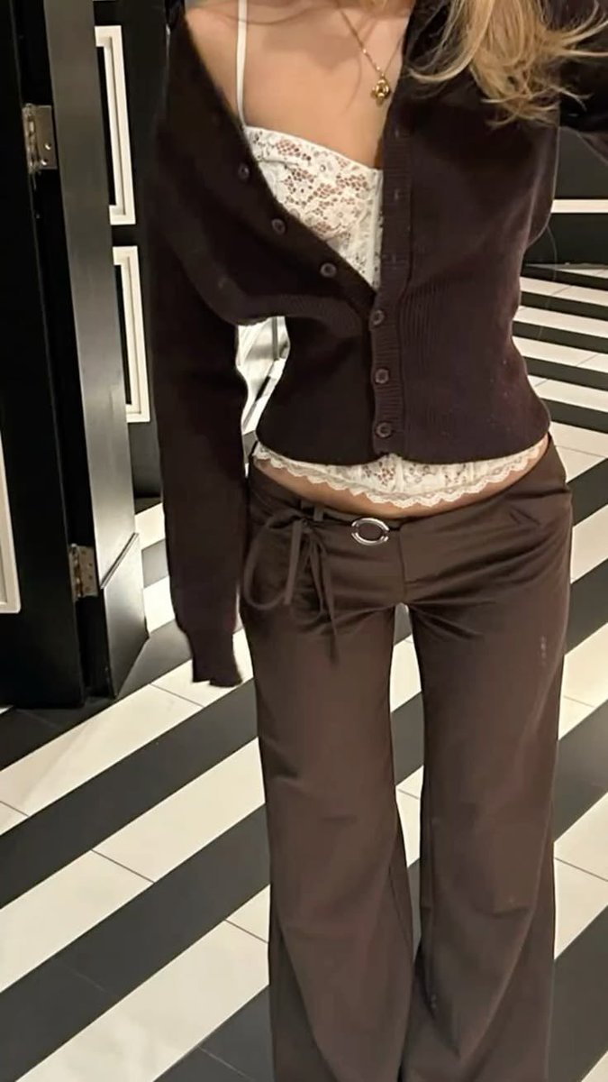 h0neyndmilk's tweet photo. very partial to deep brown outfits https://t.co/BknrB2aEpx