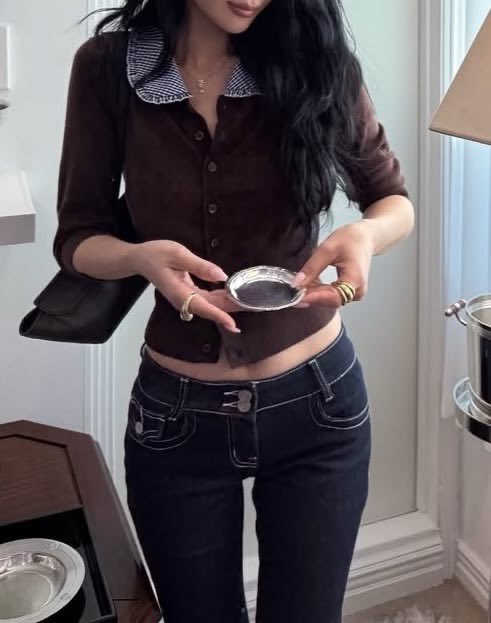 h0neyndmilk's tweet photo. very partial to deep brown outfits https://t.co/BknrB2aEpx