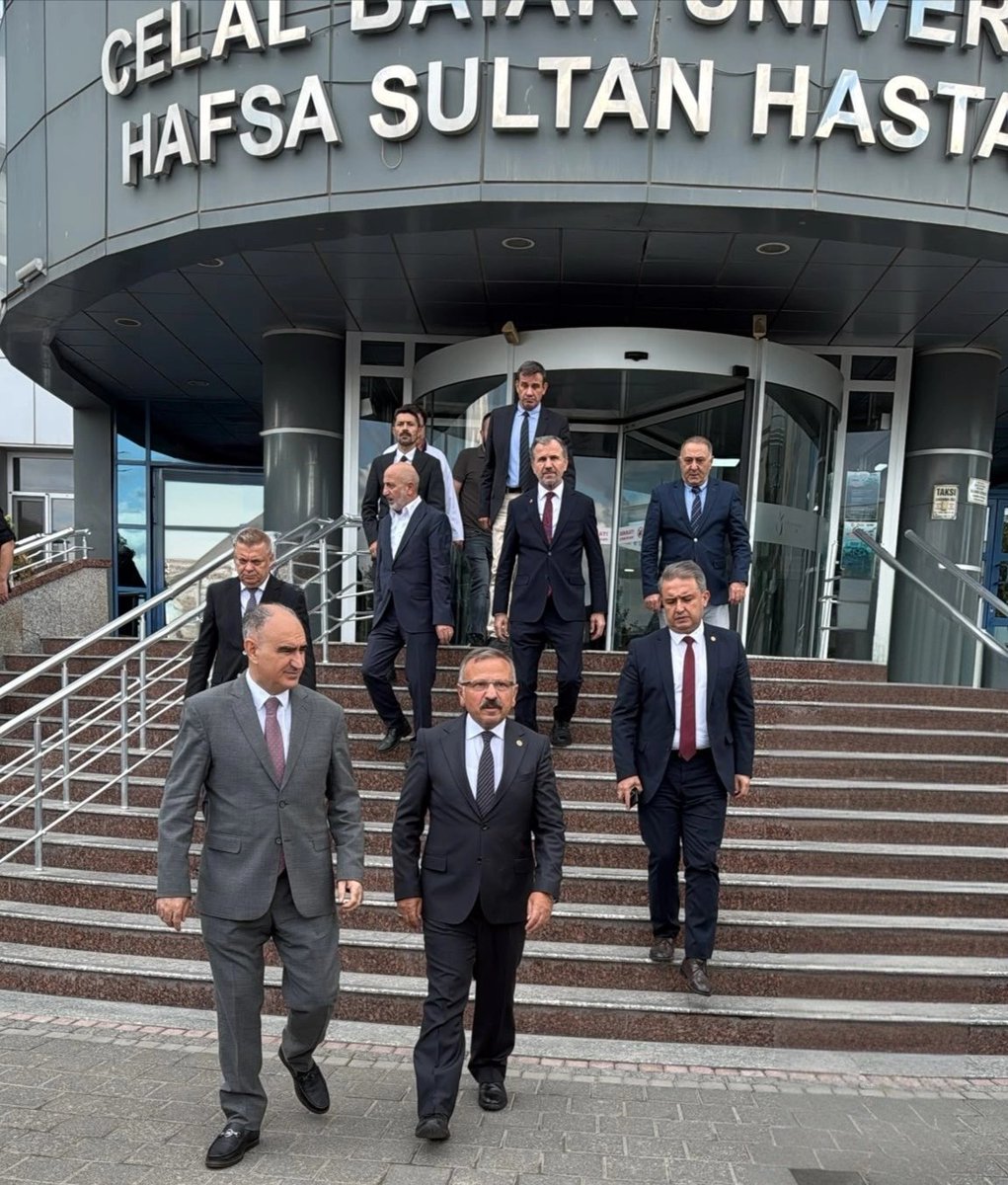 yusufbeyazit60's tweet photo. Manisa’nın Turgutlu ilçesinde hepimizi derinden üzen menfur saldırıda yaralanan evlatlarımızı, tedavilerinin devam ettiği; Manisa Celal Bayar Üniversitesi Hafsa Sultan Hastanesi, Manisa Şehir Hastanesi ve Turgutlu Devlet Hastanesi'nde ziyaret ettik. 

Evlatlarımızın sağlık durumları ve tedavi süreçlerine ilişkin hekimlerimizden bilgi alarak kıymetli ailelerine geçmiş olsun dileklerimizi ilettik. 

Dualarımız evlatlarımızla. Rabbim acil şifalar versin.