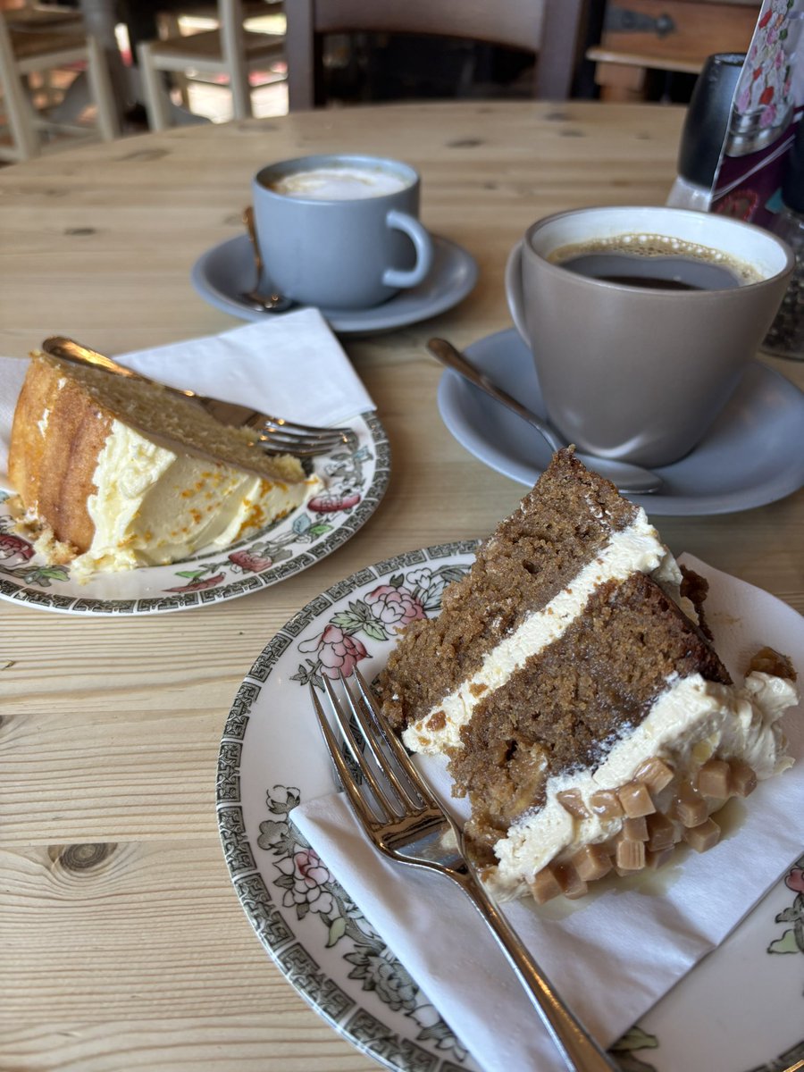 NicPrice22's tweet photo. After lunch we stopped off for coffee and cake at the most dog friendly cafe weβve ever been in. Walked through the door to be greeted by 4 collie dogs π₯°π€£ #ArthurOnTour @Price27P https://t.co/4zmZPwNIz5