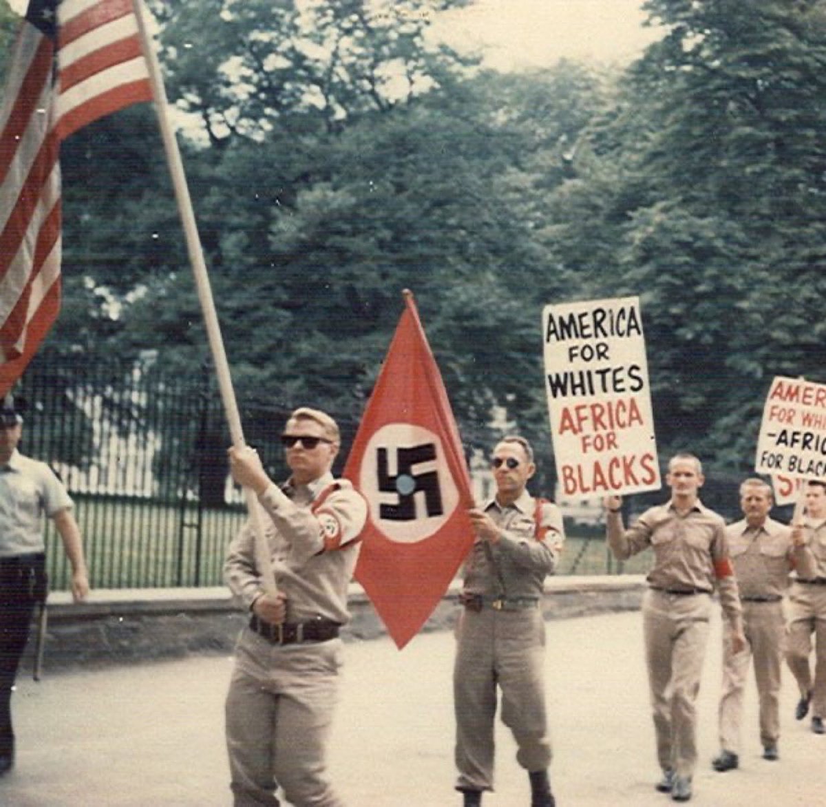 RockwellRises's tweet photo. America for Whites

Africa for Blacks

The gas chamber for traitors... https://t.co/ZuoJlYJCKI