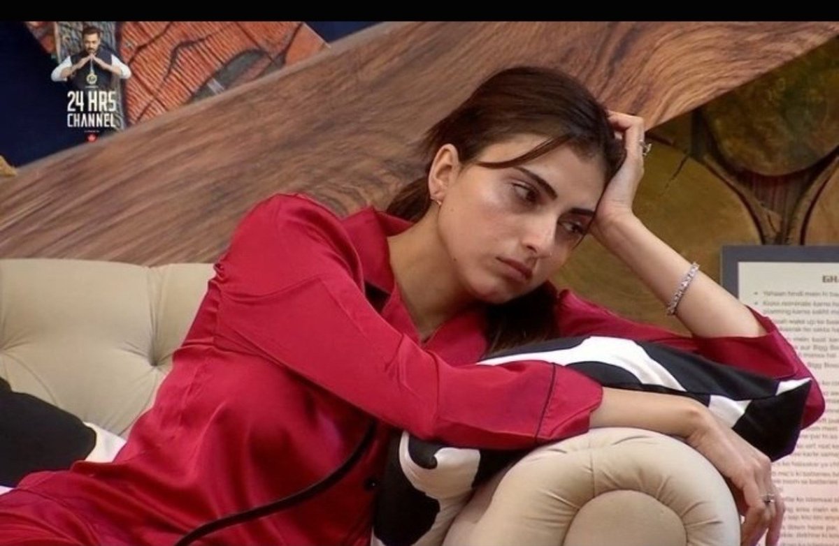 mehwishf10's tweet photo. Hanapie ma aapko yaad dilana chathti hu wo ek veelog aane wala tha 😂😭 plz jaldi dalo 🥺.
#FarrhanaBhatt #FarrhanaRebellions https://t.co/nwBP9hdkni