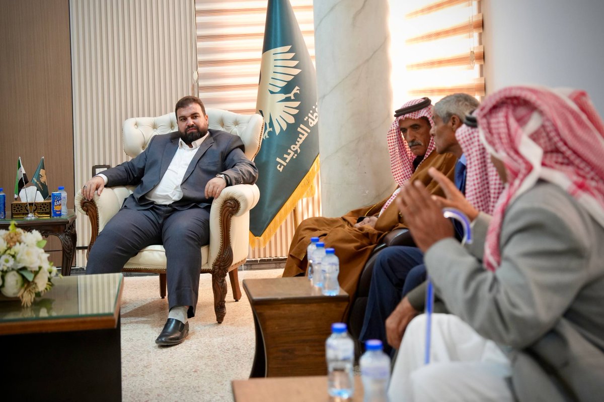 Suwaydamd's tweet photo. عقد محافظ السويداء، بحضور معاون قائد الأمن الداخلي، اجتماعاً مع اللجنة المكلّفة بمتابعة شؤون العشائر المهجّرة، يرافقهم وفد من أهالي قرية الدويرة، ��عرض التحديات التي تواجه القرية والعشائر المهجّرة في المحافظة، وبحث سبل معالجتها.
#محافظة_السويداء
#مديرية_إعلام_السويداء https://t.co/sbylTrRR3U