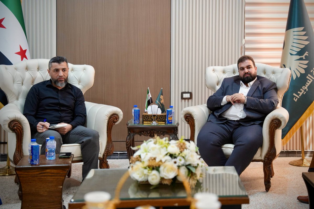 Suwaydamd's tweet photo. عقد محافظ السويداء، بحضور معاون قائد الأمن الداخلي، اجتماعاً مع اللجنة المكلّفة بمتابعة شؤون العشائر المهجّرة، يرافقهم وفد من أهالي قرية الدويرة، ��عرض التحديات التي تواجه القرية والعشائر المهجّرة في المحافظة، وبحث سبل معالجتها.
#محافظة_السويداء
#مديرية_إعلام_السويداء https://t.co/sbylTrRR3U