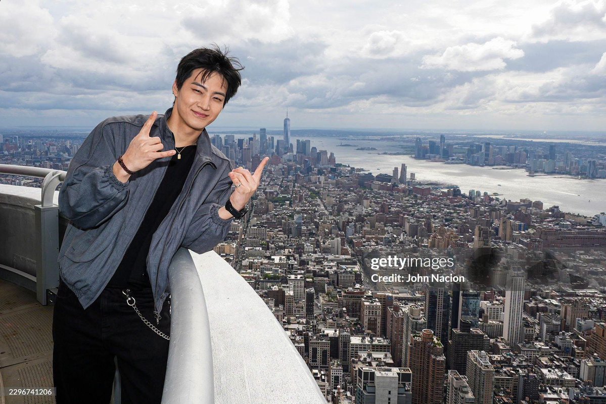 I_ACHIRAYA's tweet photo. แจบอมกับตึก Empire State ที่ เมืองNew York
รู้หรือไม่ การใส่แหวนแต่ละนิ้วมีความหมาย โดยเฉพาะคนโสดสนิทมักใส่นิ้วก้อย 🤭
Cr. Getty Images
#JAYB #528Hzkr #defjayb #제이비 #GOT7 https://t.co/WUQi8QgTDP
