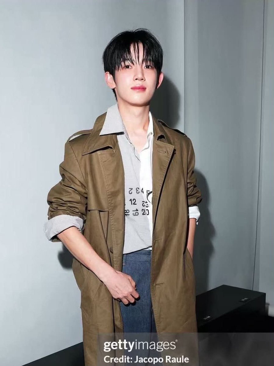 Hannah8poo2's tweet photo. Siwoo ah. I'm so proud of you! 💜💜💜

SIWOO MILAN FASHION WEEK SS27  

#PARKSIWOOxMM6
#PARKSIWOOMFWSS27 https://t.co/ABv8BlQKrs