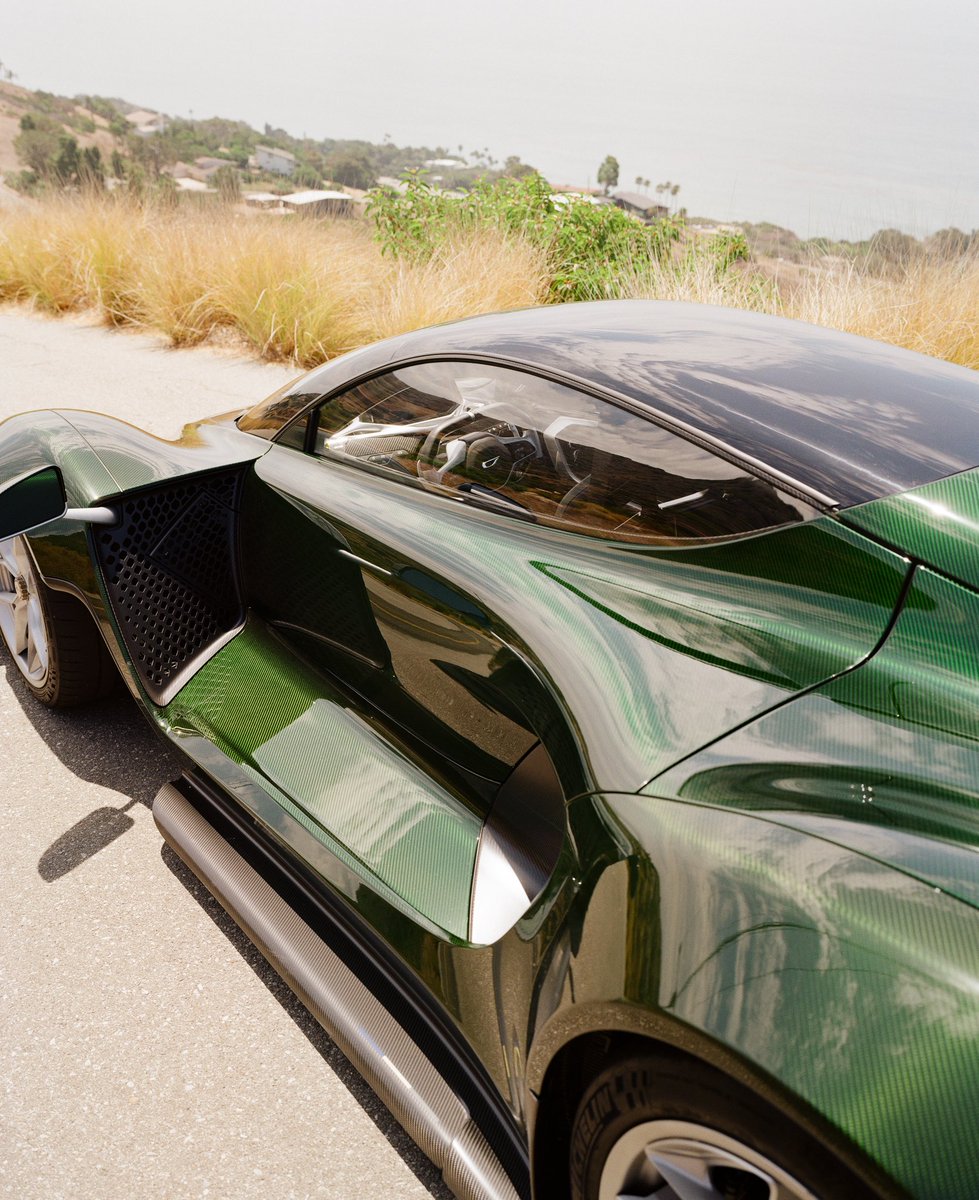 CzingerVehicles's tweet photo. Rattlesnake Green Carbon Fiber perfectly complements Czinger’s home on the Southern California coastline.

#Czinger21C #MadeInAmerica #CaliforniaHypercar https://t.co/A4RQ6FEwem