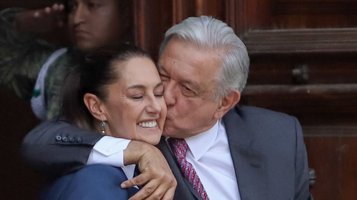AmadoAvendanoMX's tweet photo. Para irse a arrodillar antre Tump, aliarse con el narco  y darle en la madre a México no se necesita noble nacionalidad. https://t.co/HDEr7T1SnC