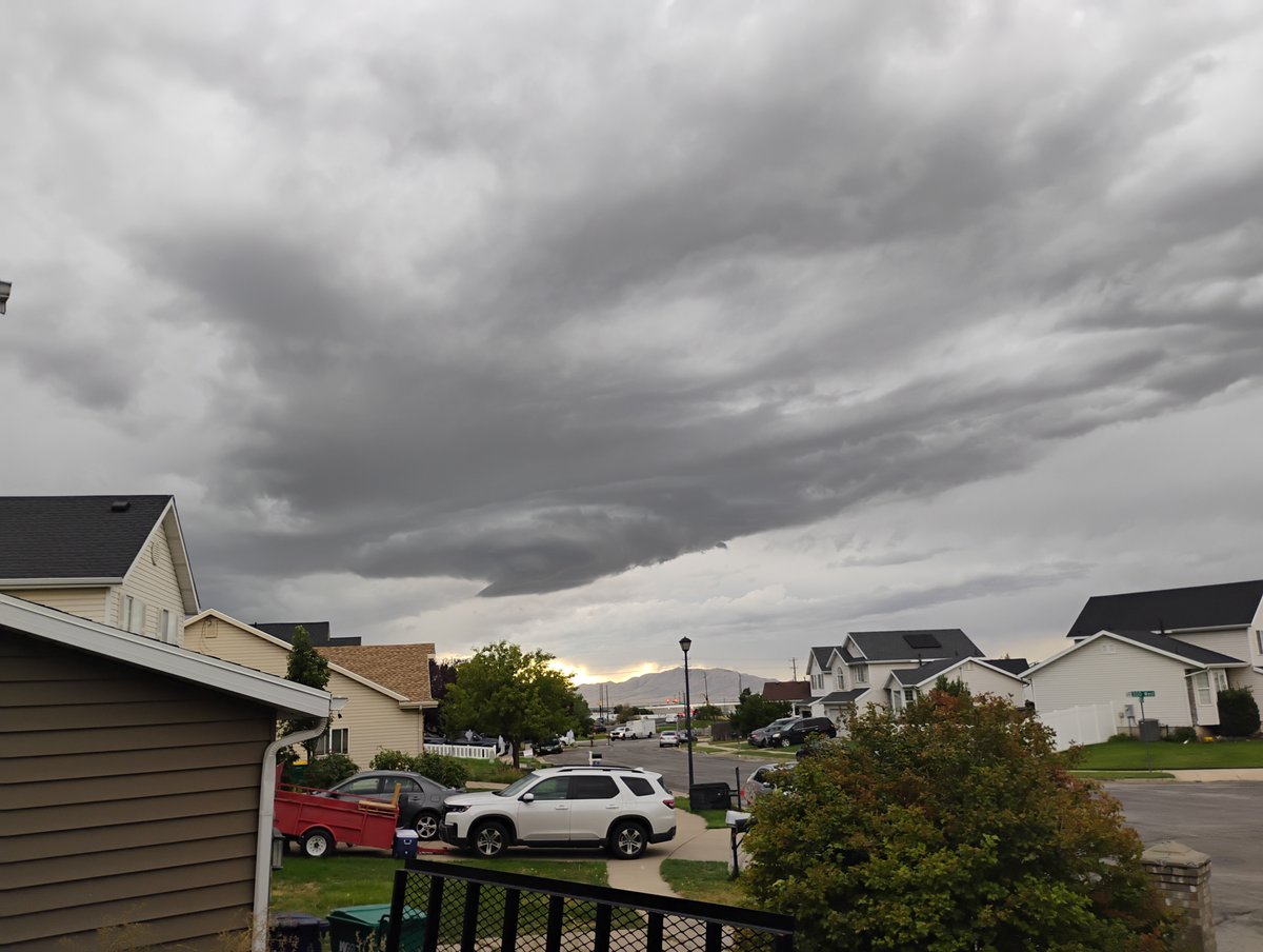 Celeste_Green's tweet photo. From flash flooding to a tornado near the Davis County foothills, summer went out wild. Now fall's here, and forecasters expect a wetter-than-average season across Utah thanks to a strengthening El Niño. Bring it on 🍂 https://t.co/OH8bqhHoVL