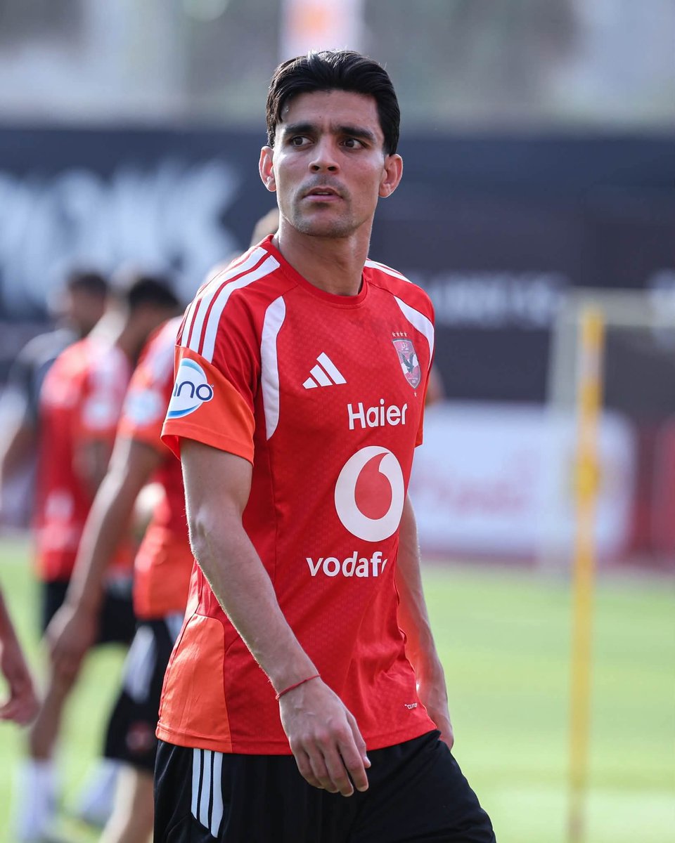 Ahmedfalcon72's tweet photo. العندليب 🪗 
الصفقة الأهم للأهلي الموسم الجاي تجديد عقد أشرف بن شرقي 👌🏻 https://t.co/yJGlz2rS9Z