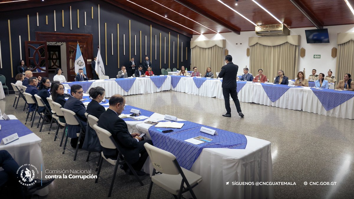 CNCguatemala's tweet photo. ✅ En el evento “Cosechando la Integridad” desarrollamos un espacio de diálogo sobre la importancia de la sostenibilidad de la ética e integridad en el Organismo Ejecutivo y los territorios. Compartimos con embajadores y la comunidad internacional los avances y resultados de la CNC en materia de prevención y lucha contra la corrupción.

📊 Presentamos avances institucionales, como los resultados de la Red de Integridad y el trabajo que realizamos en los territorios para consolidar una cultura de ética e integridad.

🫱🏼‍🫲🏽 En el evento compartimos casos de éxito y fortalecimos alianzas estratégicas con la cooperación internacional, cuyo respaldo contribuye a dar sostenibilidad a los proyectos y a los Sistemas de Integridad en Guatemala.

#BitácoraCNC