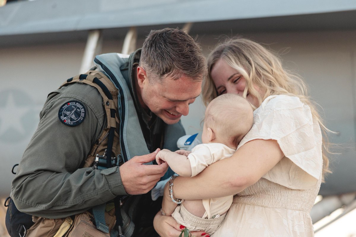 USMC's tweet photo. Welcome Home https://t.co/HVsS8mYqAE