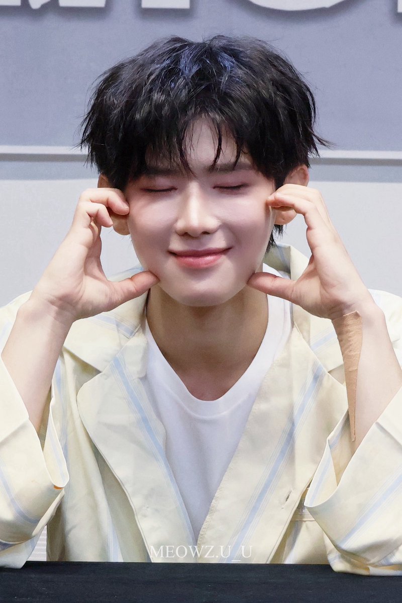 meowzu_u's tweet photo. 체니오빠 생일 축하해🎂
#모두와_함께하는_체니의_첫_생일
#HAPPYYICHENDAY
#이첸 #YICHEN
#모디세이 #MODYSSEY https://t.co/KspLuC3KZY