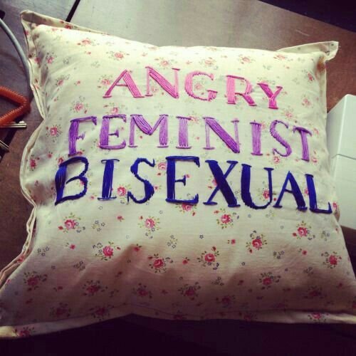 llexy_x's tweet photo. Hoje nós bissexuais somos visíveis!!! Feliz dia da visibilidade bissexual!!! https://t.co/R2lqOrSsJj