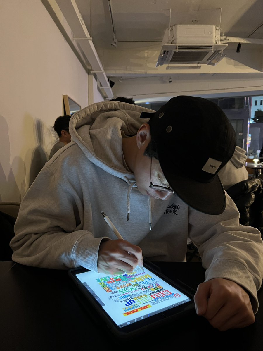 havxablueday's tweet photo. 강비오 사진첩 3할은 지 셀카 + 7할은 지 남친이심 https://t.co/tUqYJT1AuA
