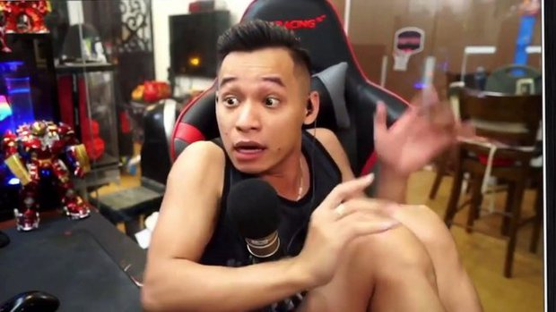 1Vanka99's tweet photo. 🚨 VIETNAM’S #1 STREAMER MIXIGAMING HINTS AT A SHOCKING BACKDOOR DEAL?

MixiGaming appears to hint that a certain party may have taken PUBG marketing money behind his back, allegedly leveraging the reputation and influence of Refund Gaming. 👀

If that’s what he’s implying, where did the PUBG marketing money actually go? 💰

The PUBG Vietnam drama just took another turn.