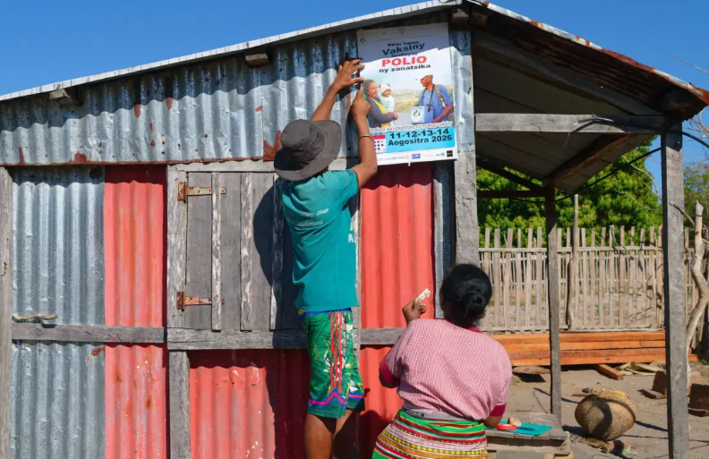 EndPolioNow's tweet photo. In just four days, Madagascar vaccinated more than 1.2 million children against polio, including over 42,000 children who received their first polio vaccine. 

Read more about the new generation at work to #EndPolio 👉 https://t.co/iL1AG7QLLp https://t.co/uTeDwFoEIi