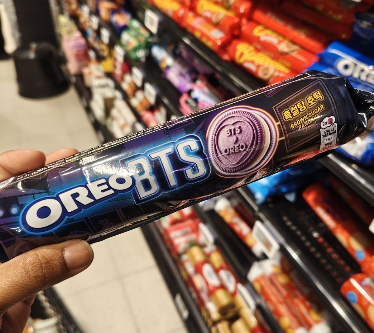 mylov_tae's tweet photo. Didnt buy them (cos I dont like oreos) but I did get a little smile finding them at my local store https://t.co/kDzGVWh5B7