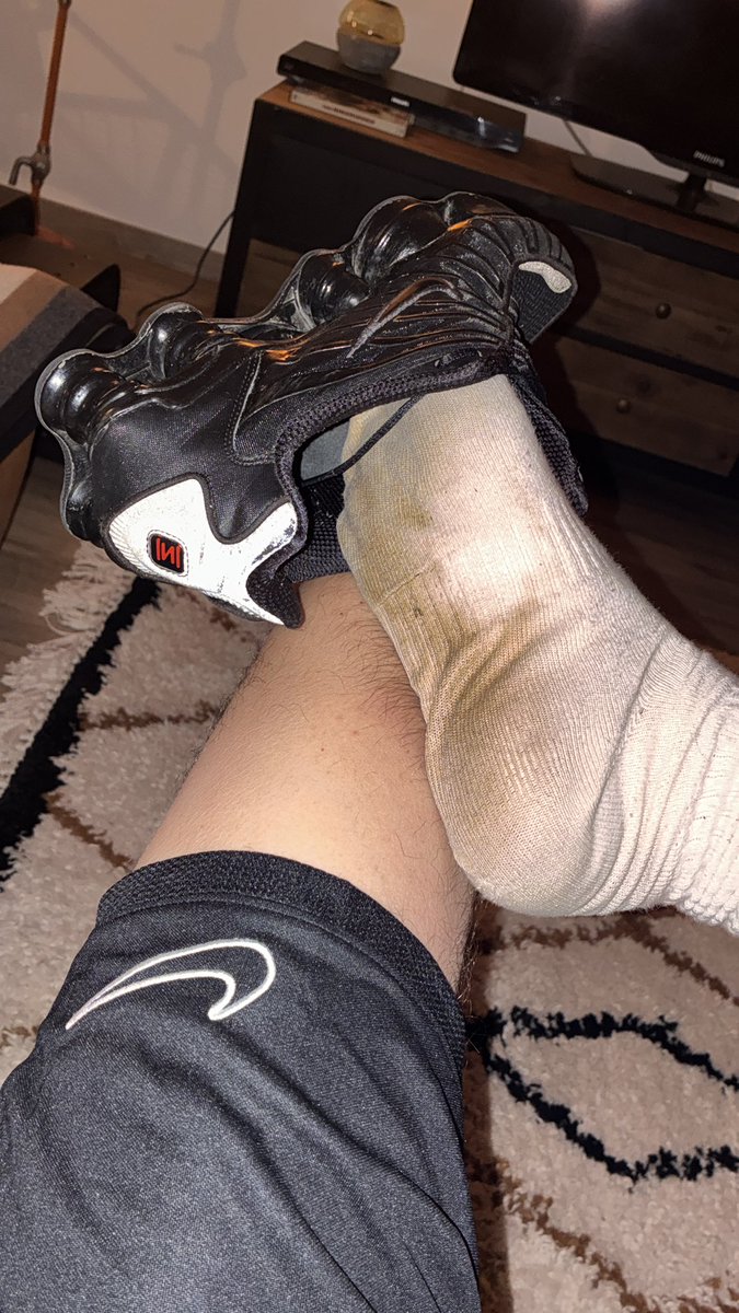 TnKiffeur182's tweet photo. Bonne paire de socks à sniffer les putes !! https://t.co/UN6q485pGf
