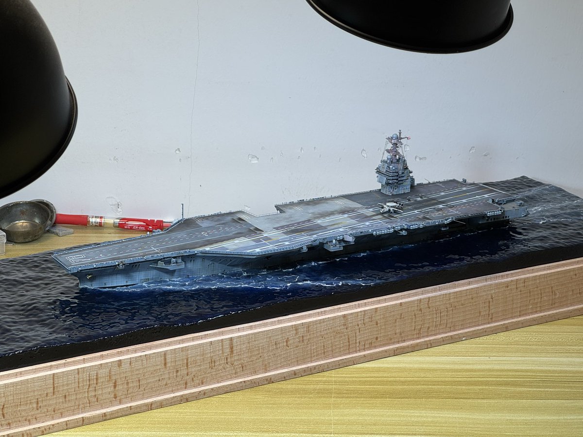 SHOKAKU_NANODAA's tweet photo. [1/700 CVN-78 USS Gerald R. Ford WIP]

Combine the ship with the ocean diorama. 
This is also why I cut the bulbous bow from the very beginning.😈

#scalemodel  #shipmodel #艦船模型 #scalemodelling #scalemodeling https://t.co/lTG57X4TbW