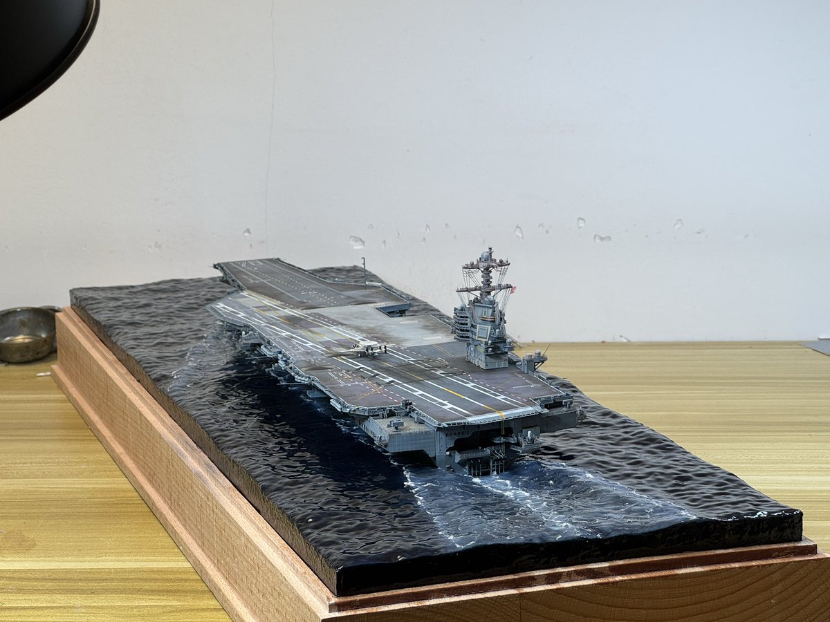 SHOKAKU_NANODAA's tweet photo. [1/700 CVN-78 USS Gerald R. Ford WIP]

Combine the ship with the ocean diorama. 
This is also why I cut the bulbous bow from the very beginning.😈

#scalemodel  #shipmodel #艦船模型 #scalemodelling #scalemodeling https://t.co/lTG57X4TbW