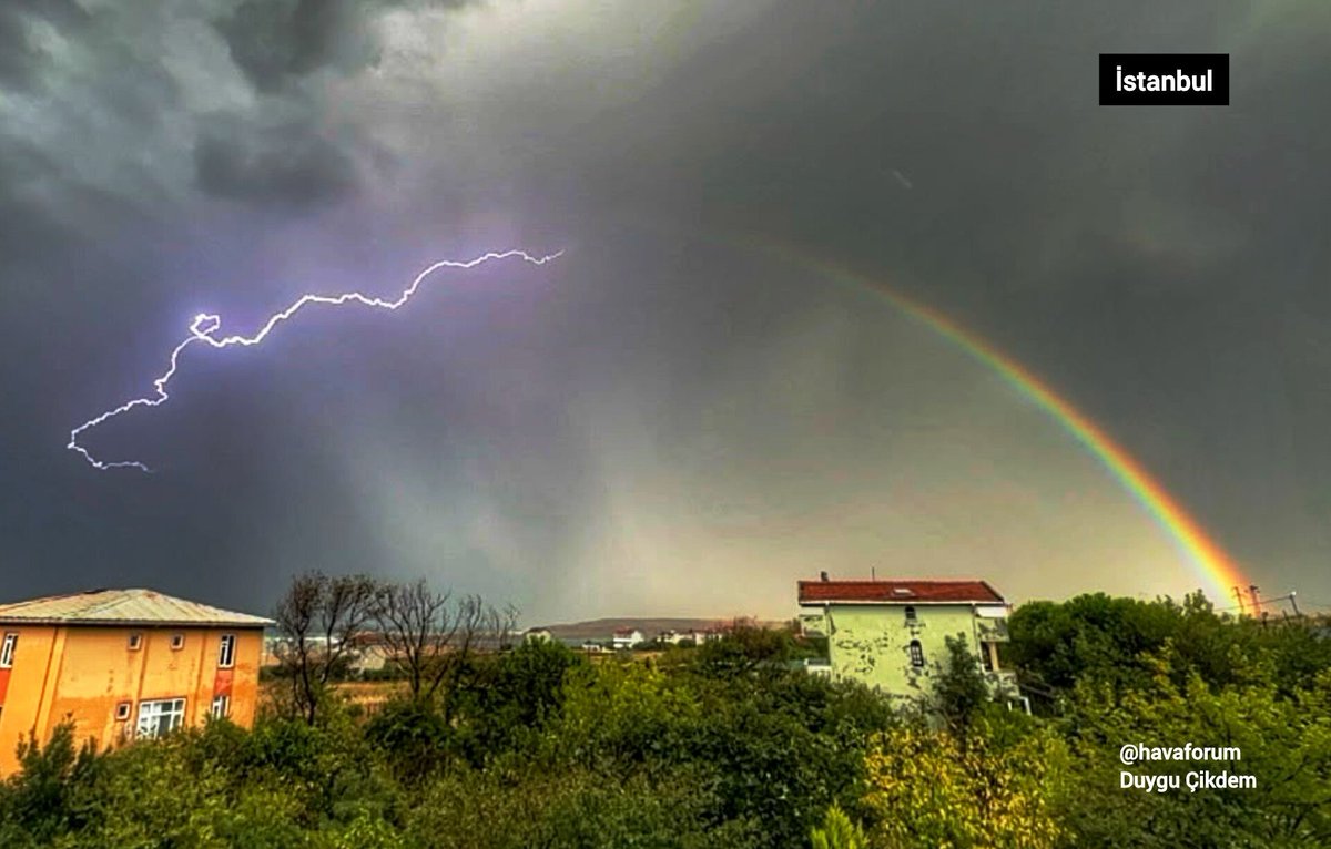 HavaForum's tweet photo. İstanbul Arnavutköy'de bir gökkuşağını şimşek tamamladı. İşte o harika an...🌈⚡️ https://t.co/2rRP5W0ve7