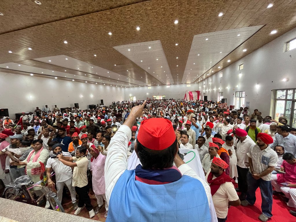 palshyamLalsp's tweet photo. जनपद पीलीभीत विधानसभा पूरनपुर में आयोजित PDA कार्यकर्ता सम्मेलन में ! https://t.co/EkFIZK5XdT