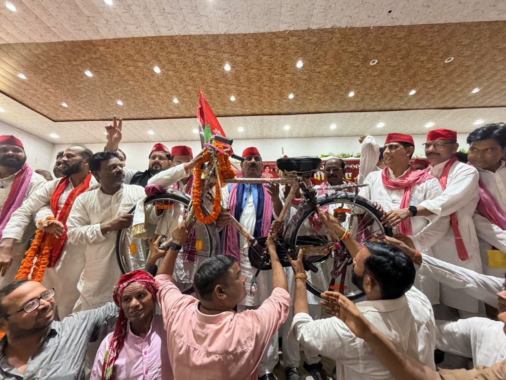 palshyamLalsp's tweet photo. जनपद पीलीभीत विधानसभा पूरनपुर में आयोजित PDA कार्यकर्ता सम्मेलन में ! https://t.co/EkFIZK5XdT