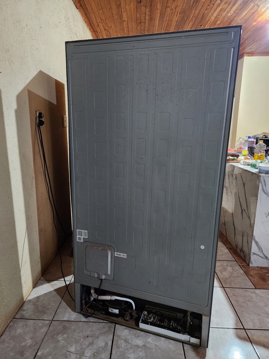 VMusinachirevo's tweet photo. These are some of the FRIDGES that i also REPAIR,usually i prefer cash for my services but those who prefer to pay in kind are welcome also.

Call me on O775113475 for help. https://t.co/MaDRmt5EUq