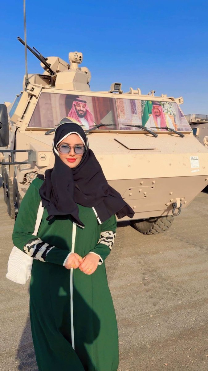 Shyma20n's tweet photo. بسم الله ماشاء الله عليها عقبى ليمننا الغالي 
اول مرة اشوف "طائرات استعراض" بالواقع .

احنا ليش مافي معانا كذا؟؟؟؟ https://t.co/jekgqz1kes