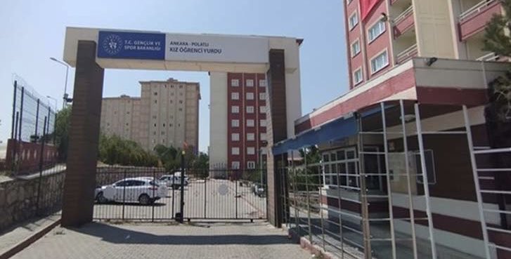 Demrrlebbii's tweet photo. Ankara Polatlı Kadın KYK’da barınan sıra arkadaşlarımız özel alanlarının erkek çalışanlar tarafından ihlal edilmesine maruz bırakılıyor. 

Üniversiteli kadınlar olarak güvenceli yurtlarda yaşamak istiyoruz! https://t.co/Ea8pAym2zu