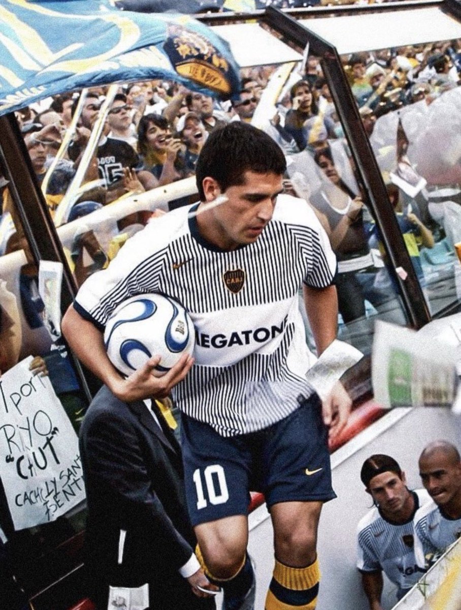 futnostalgico's tweet photo. Riquelme em sua volta ao Boca em 2007.

Nostálgico! https://t.co/g39Ehz3amX