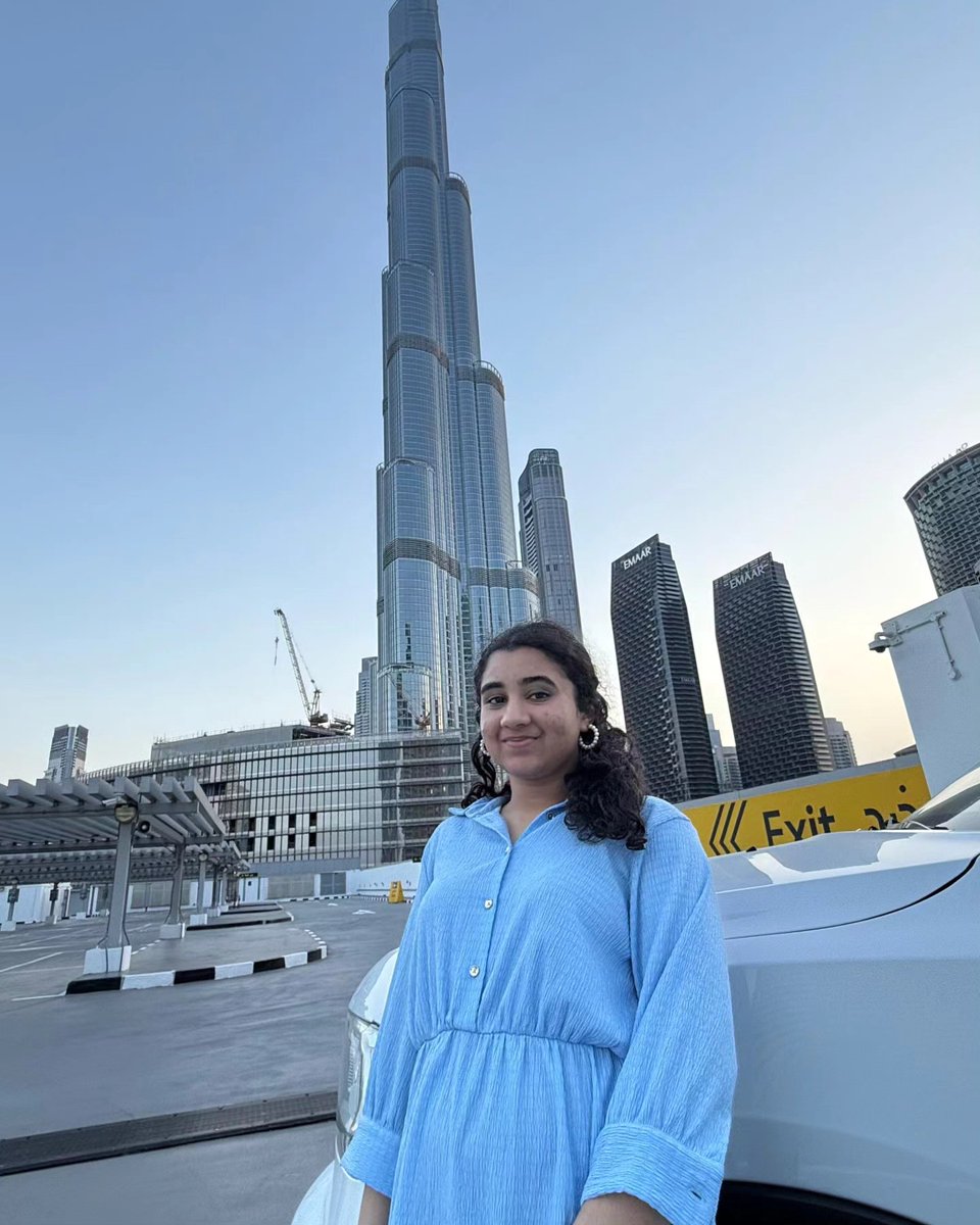 zhagui1983's tweet photo. They said, “Reach for the sky, ” so here I am at Burj Khalifa. Does my GPS need an update? https://t.co/rskln2jO9w