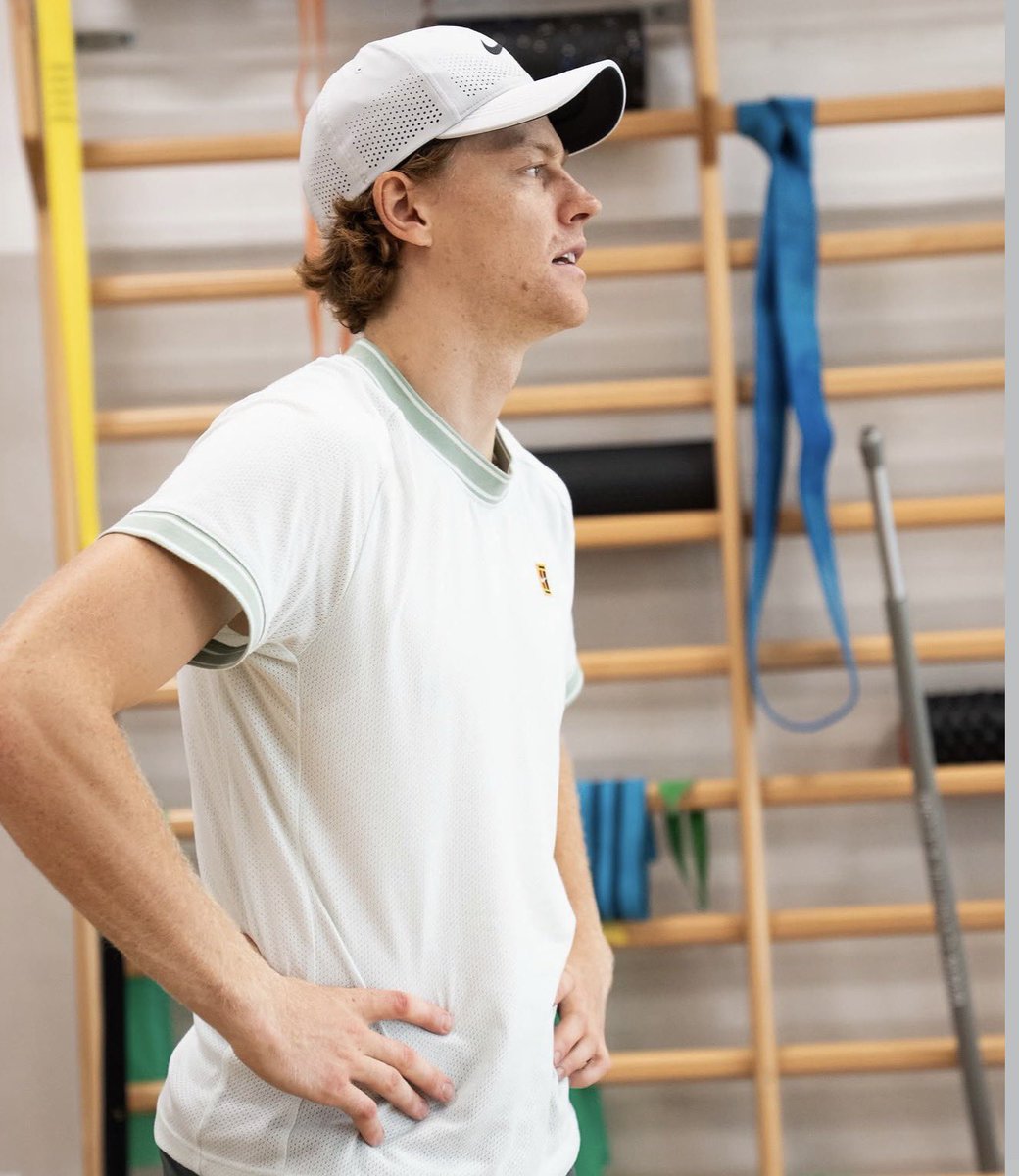 Olly_Tennis_'s tweet photo. 🚨 

🇮🇹✈️🔜 @sportmediaset reports that Jannik Sinner WILL travel to Beijing later this week, which would be his first tournament since Wimbledon https://t.co/i3HY1yEggv
