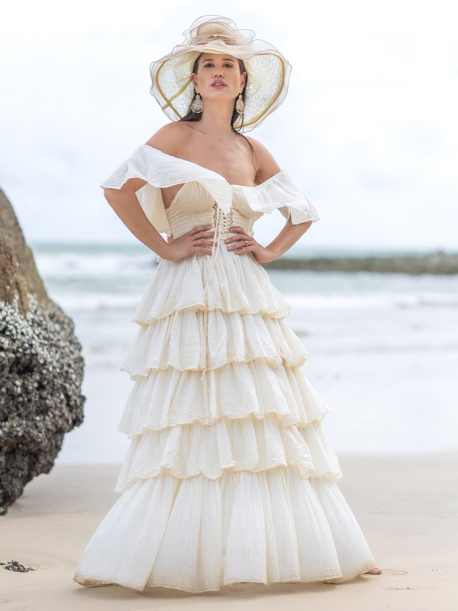 leb_bob's tweet photo. Channeling bohemian princess energy in this breathtaking white organic cotton maxi dress. Lightweight, timeless, and made to last, it feels like magic every time I wear it. https://t.co/Rc0OSxzkUH