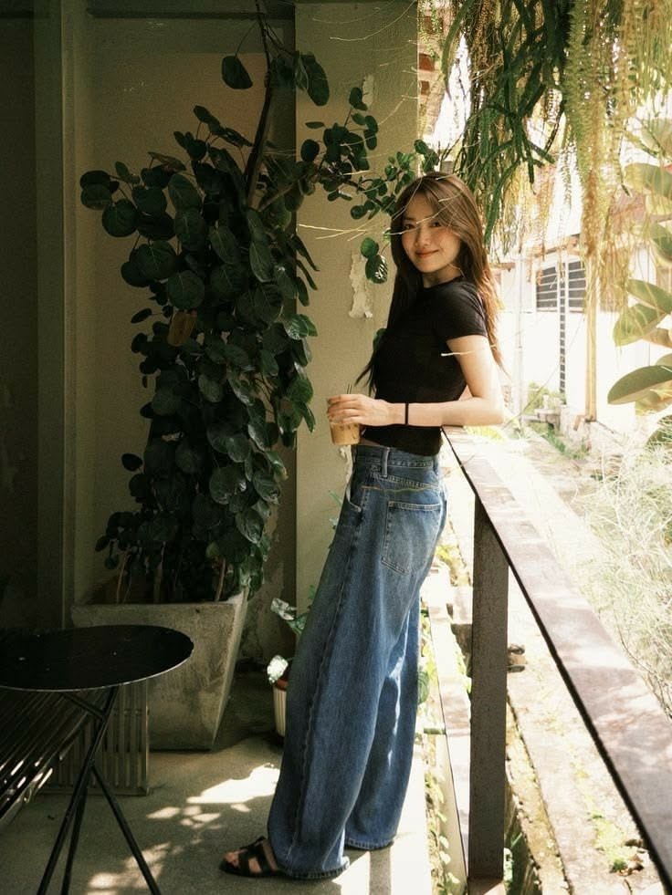 VictoriaKiywk's tweet photo. i like that i have some achievable goals in life; i want to live in a city that it snows in the winter, i want to become important at my work, i want to live in an apartment with arched windows, i want to create a christmas tradition with my friends https://t.co/VKcUKq4S9A