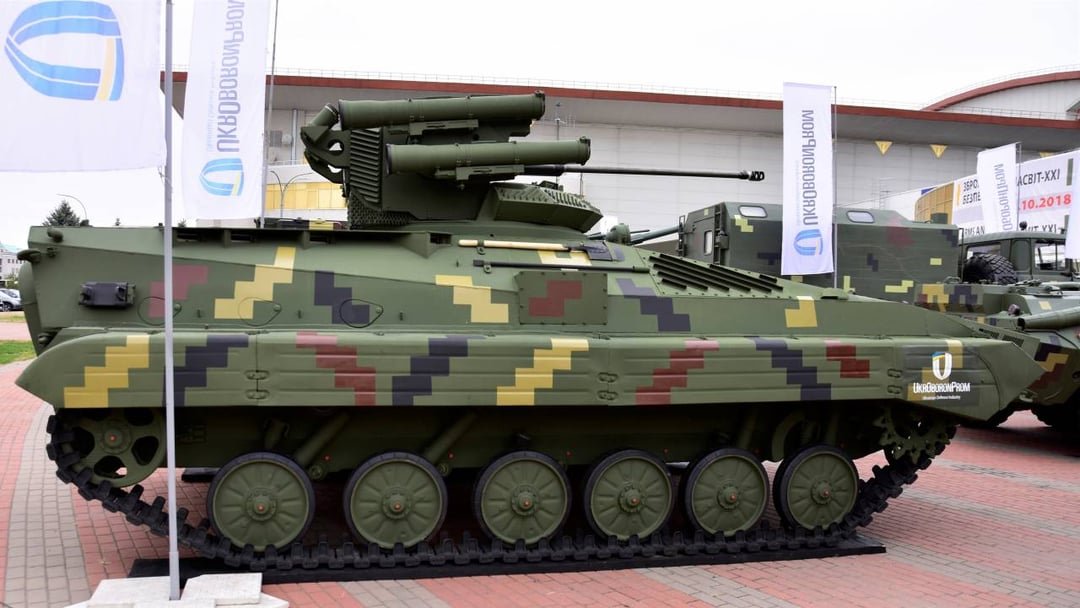 Dat_Arma's tweet photo. @SebaVenier96 Vero, ma che poi vedo anche Polacchi🇵🇱, Cechi🇨🇿 e Ucraini🇺🇦 prendere i BMP-2 per piazzarci nuove lastre e torrette unmanned e arrivando pure a modificarli a livello strutturale!

Poi il Bradley M2A0 che è salito da 22t fino le 37t dell' AMPV-30 superando i limiti progettuali🤯 https://t.co/GhmySwYCOJ