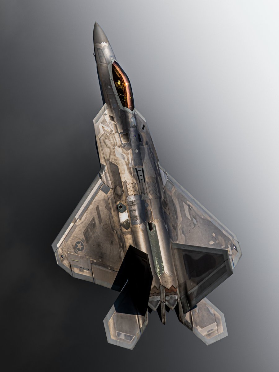 PASU_MATRIX's tweet photo. Up close, the Raptor looks even sharper. https://t.co/581yiMW4Pt