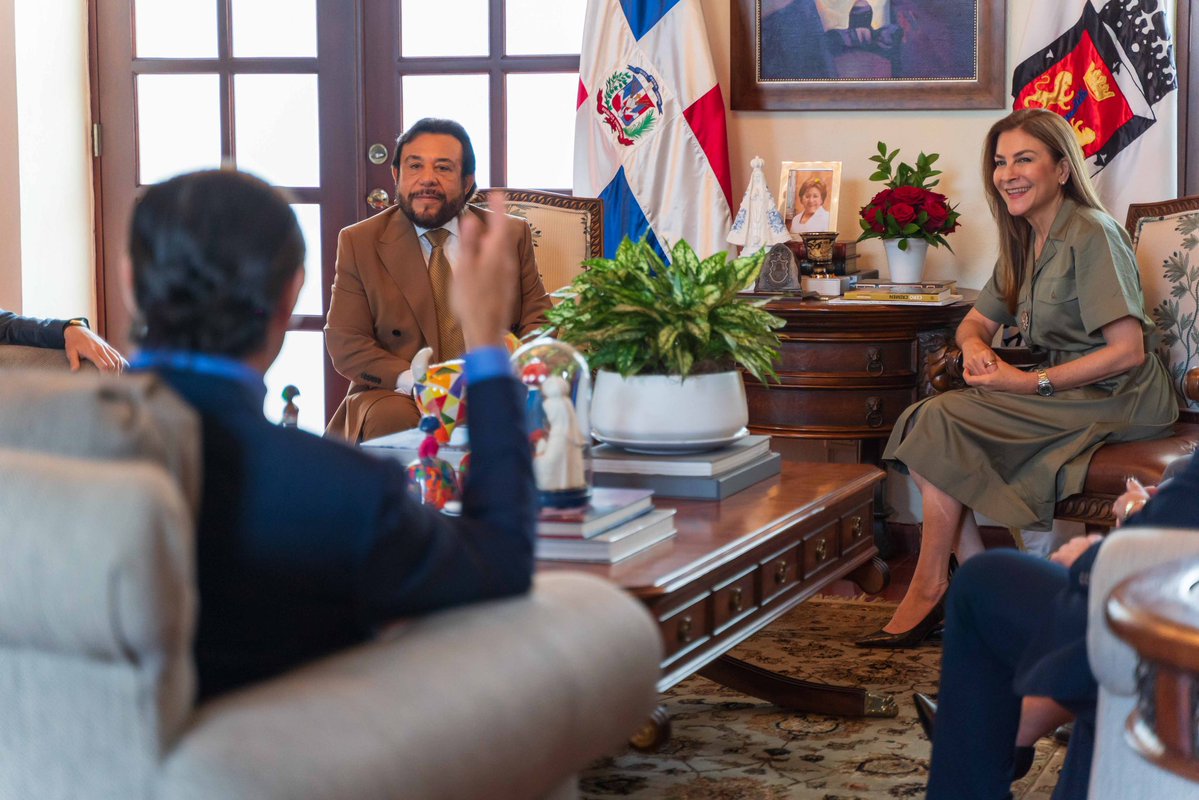 CarolinaMejiaG's tweet photo. Qué gusto recibir al vicepresidente de El Salvador, Fèlix Ulloa (@fulloa51), y compartir una conversación sobre las relaciones entre nuestros países y las oportunidades que tenemos para seguir trabajando juntos. Un encuentro que nos permitió intercambiar ideas y conocer otras perspectivas sobre los desafíos y las posibilidades que tenemos por delante.