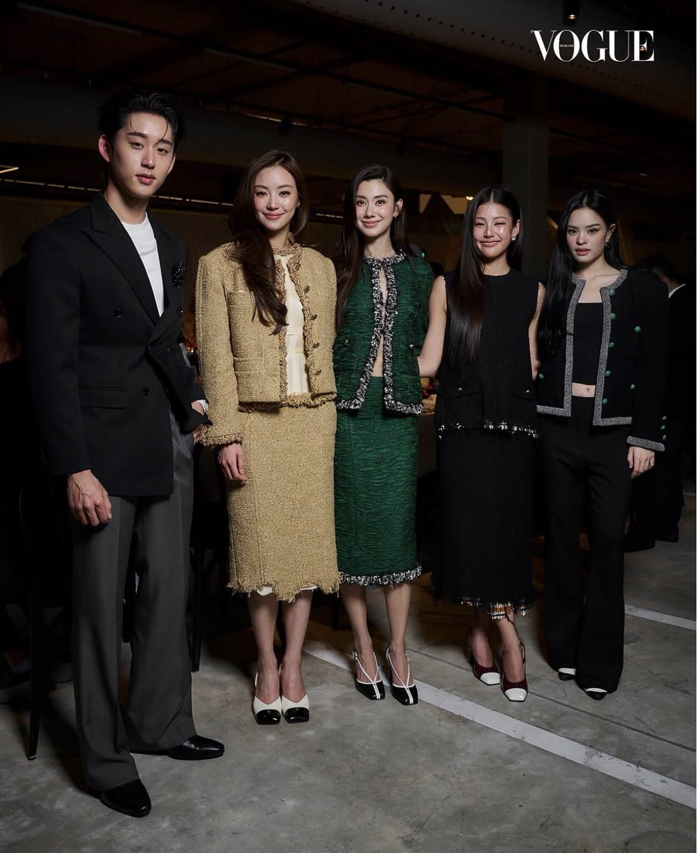 valcrazyforWE's tweet photo. EST FOR VOGUE THAILAND WITH LENAMIU, ALLY AND BAIPOR 😭😭✨🤍

they all look so good and pretty, I love this pic 
#est_rvp #CHANELxEST https://t.co/jdmCagvmZ8