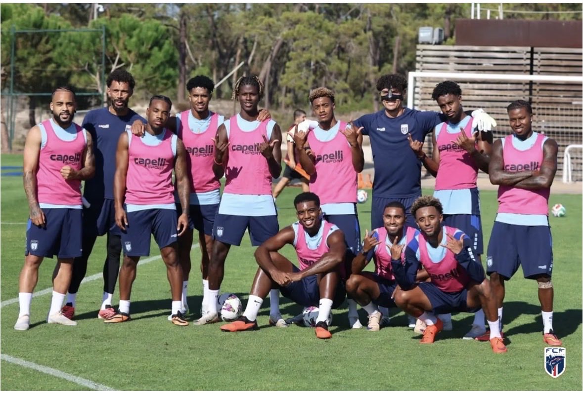 LesRequinsBleus's tweet photo. Les requins bleus se portent bien 🦈🤘🏾

J-2 🇲🇱 🆚 🇨🇻 https://t.co/Bb6TTbo9Fx