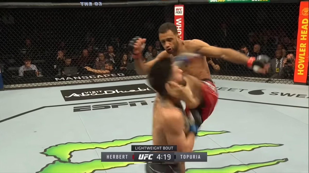 formulaonenoise's tweet photo. @RedCorner_MMA He's right. 
Just three pictures of Ilia at LW. https://t.co/W9Y4Vg90aB