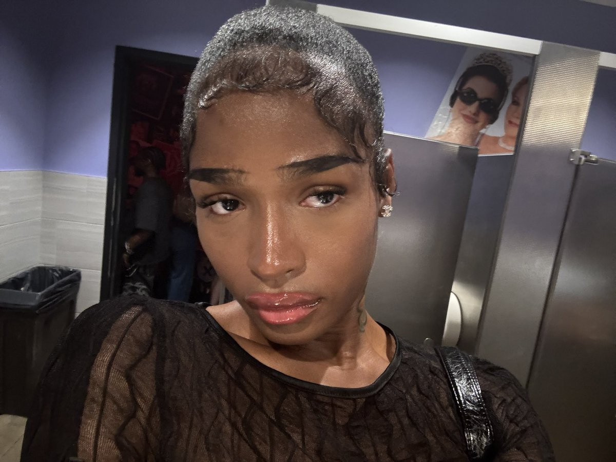 5StarrBluu_'s tweet photo. Can I be yours? 🙇🏾‍♀️ https://t.co/zFUQnVyCm6