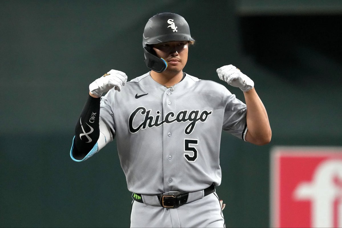 BlazinHotBets's tweet photo. MLB HOME RUN #2 ⚾️💣

Munetaka Murakami HR (+389 DK)

Murakami gets a GREAT matchup to go yard today facing Seth Lugo, whose pitch mix sets up extremely well for him.

▪️ Lugo has a 2.28 HR/9 vs LHB
▪️ Murakami absolutely DESTROYS his pitch mix
▪️ Has 27 HOME RUNS against this mix this season 💣
▪️ 17% barrel rate over his last 15 ABs vs this mix
▪️ Has a couple HOME RUNS during that stretch 

Overall: Murakami has been crushing this pitch mix all season with 27 bombs, and the recent power is there too. Great matchup for Munetaka Murakami to go yard today!🗜️

📊RESEARCH FROM @hofapp 💕💎

USE CODE BLAZIN for a 7-day FREE trial and 50% OFF your first month!