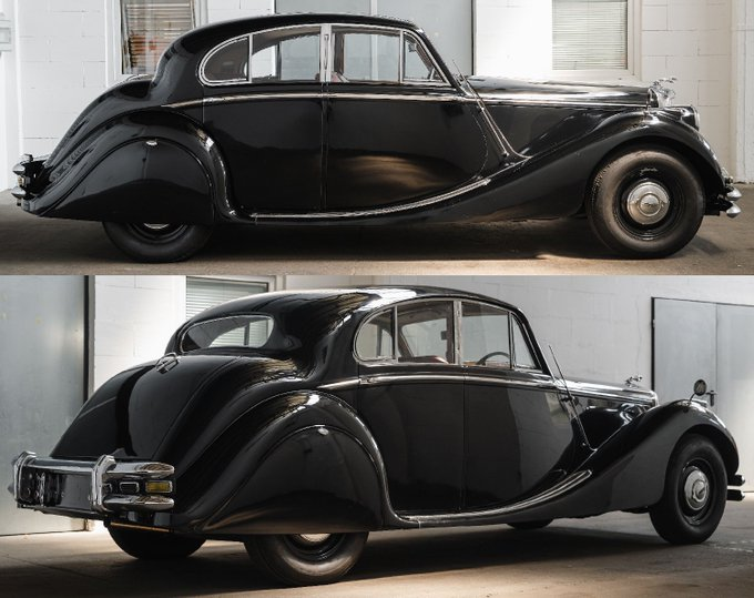 UltimativCars's tweet photo. #GoodwoodRevival2026
The #Jaguar #MarkV|#MkV (1948-51; 10.491 units) was made 9.502 #Saloon|s & 1.001 Drophead Coupés; of which the 3½ in 8.788 u. (incl. 7.815 Saloons).
This '49 3½ Saloon, est. at £30-40k was rightly sold for £10.925, as a fool mounted a modern hifi into it!🤯 https://t.co/hbUaX8j9Od