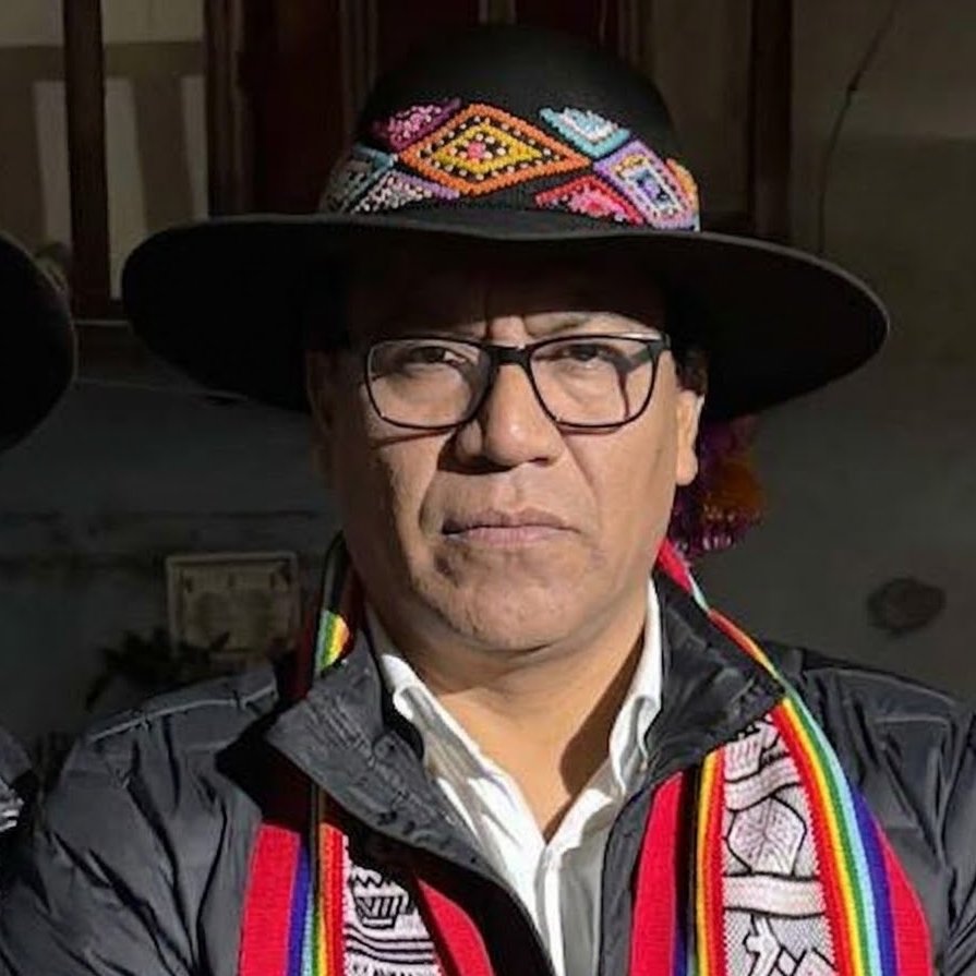 elorwelliano's tweet photo. A UN PASO DE LA CÁRCEL
🚨Comunista Roberto Sánchez enfrenta juicio oral y pedido de 5 años de prisión por presentar información falsa ante la ONPE sobre reporte de aportes financieros de sus campañas electorales entre los años 2018 y 2020.

La causa que también alcanza a su hermano William Sánchez por el ingreso no declarado de más de 200 mil soles a sus cuentas bancarias personales. El Ministerio Público solicita 5 años y 4 meses de prisión.