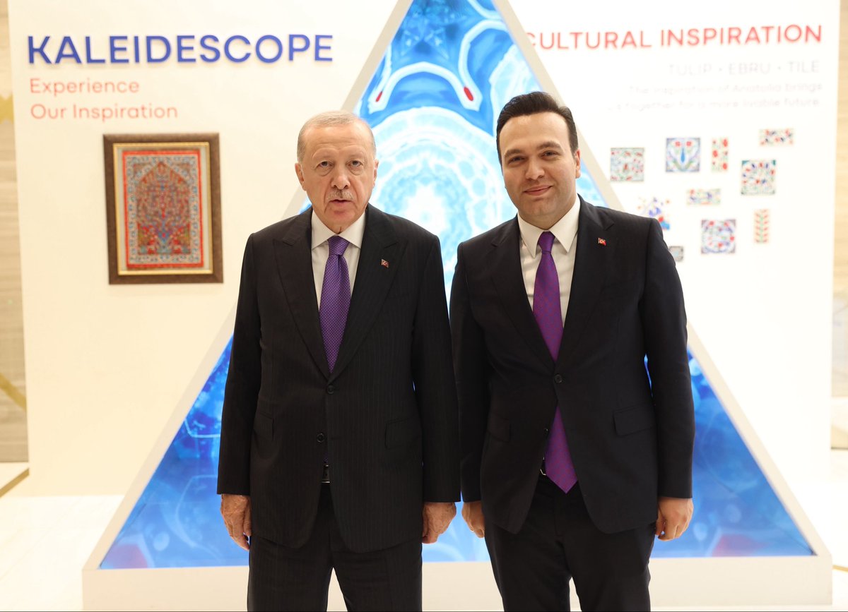 avyusufibis's tweet photo. Büyük Kahraman… @RTErdogan 

Birleşmiş Milletler 81. Genel Kurul Hatırası…
📍New York, Türkevi https://t.co/NwzZLQsHAf