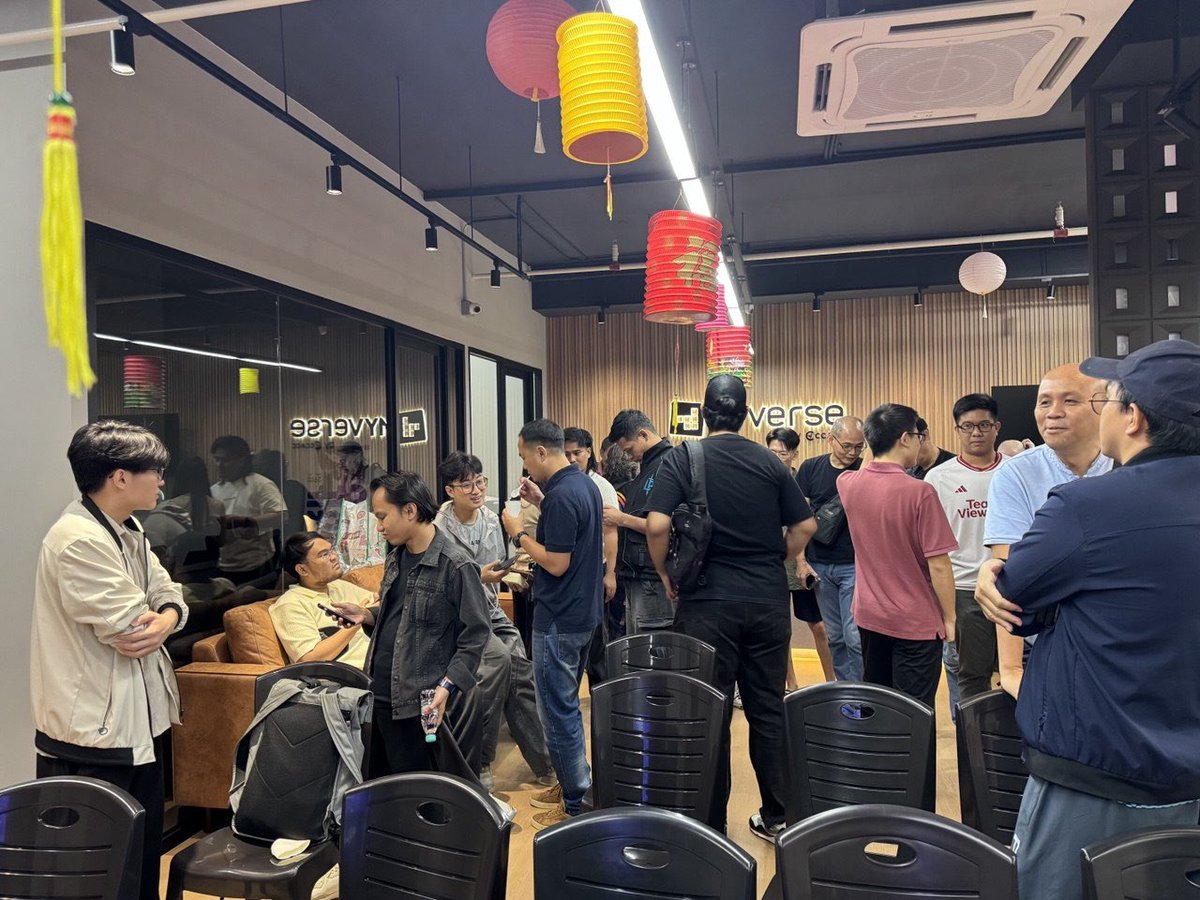 yuensid's tweet photo. Really grateful to @ccacc_hub for hosting me tonight at the Mooncake Festival, and to @NEARLegion for giving me the opportunity to help grow and expand the NEAR community in Malaysia 🇲🇾

Excited for what’s coming for NEAR! 🫡 https://t.co/V8l0kUSMKX