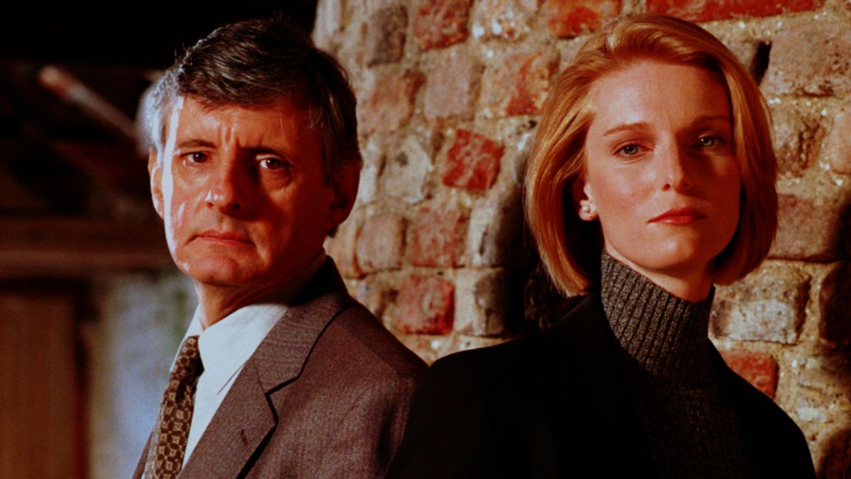 OneTVca's tweet photo. Coming up on #Wycliffe, Anthony Ganucci's father is in trouble when he gets involved in crooked business, and when a young woman is found strangled, a pathologist is struck by the similarities to a string of unsolved murders.

Watch weeknights at 6 &amp; 10pm ET. https://t.co/SZCdT2lEu4