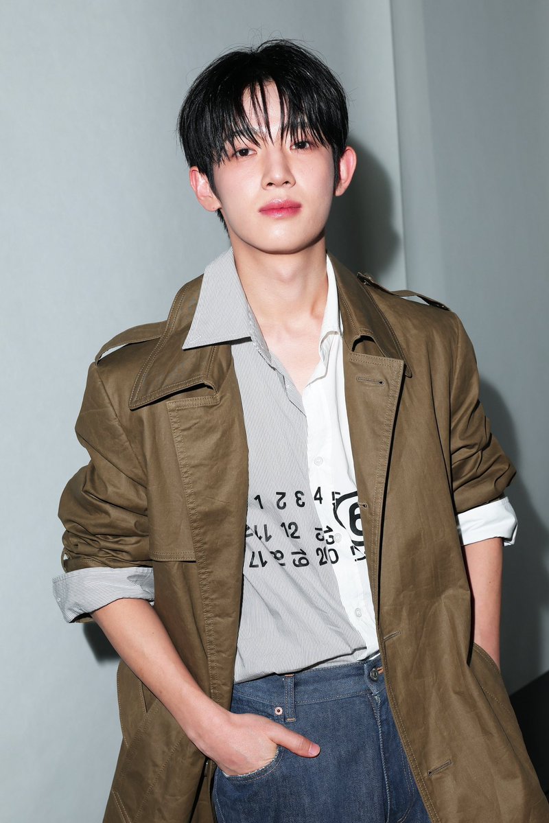 Jinjin_x_'s tweet photo. 不行了，美图太多存不过来了！朴时宇帅气依旧💜

PARKSIWOO at Milan Fashion Week
#PARKSIWOOxMM6 
#PARKSIWOOxMM6SS27
#박시우 https://t.co/6FFFkTszT1
